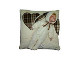 Порцелянова лялька з подушкою (022146)