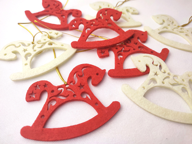 Felt decoration Grasshopper 7 cm, 12 pcs per pack.