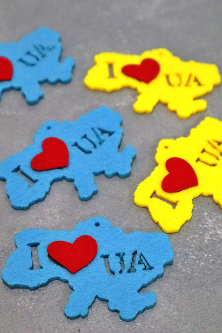 Декоративний виріб з фетру "Мапа України "I love UA", 8,5 см,  12 шт в пак./У