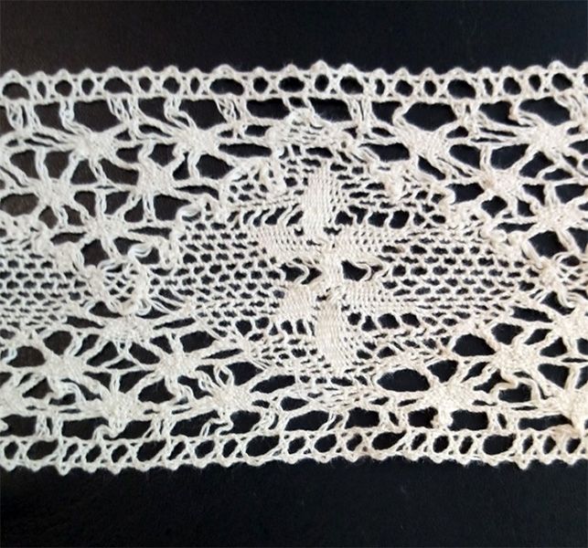 Lace x / beige; width 9 cm; 91.4 m in roll.