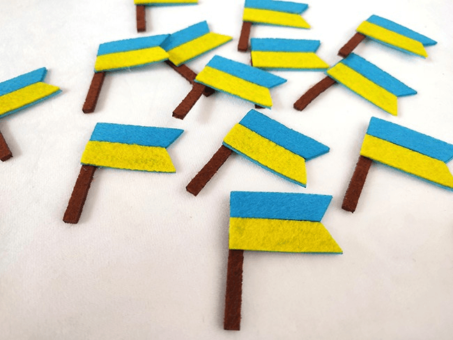 Декоративний виріб з фетру "Прапорець" 5см, 30 шт. в пак.
