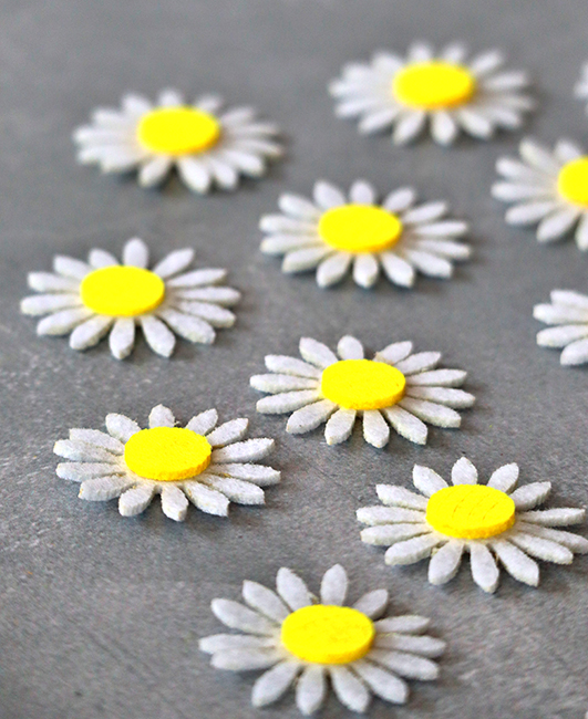 Decor of felt Chamomile, white, 4 cm
