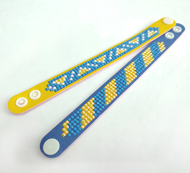 Set with rhinestones Bracelets