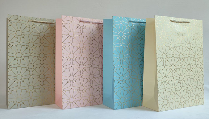 Paper package26*33*12cm Golden flowers, 12 pcs per pack.