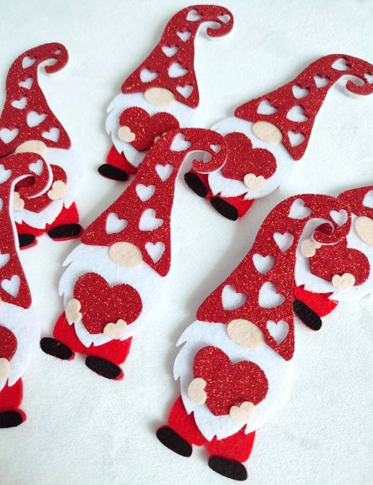 Decorative item Gnome with a heart, 10 cm, 10 pcs per pack