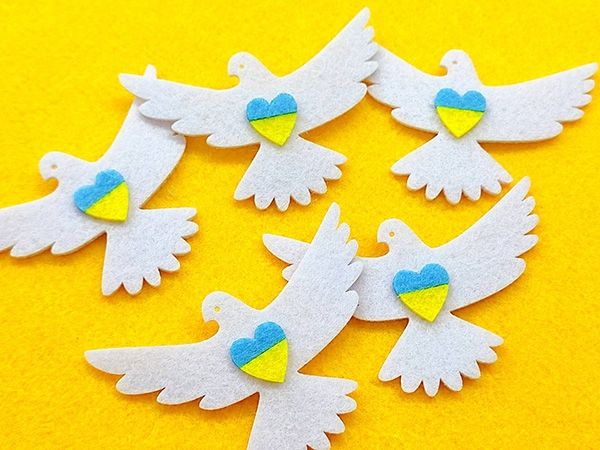 Decorative felt product Dove with a heart, 8 cm, 20 pcs in a pack.
