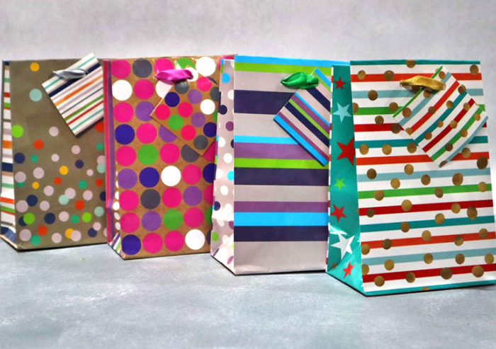 Laminated bag 10.2 * 15.2 * 6.35 Miscellaneous, 12pcs / pack, price per pack.