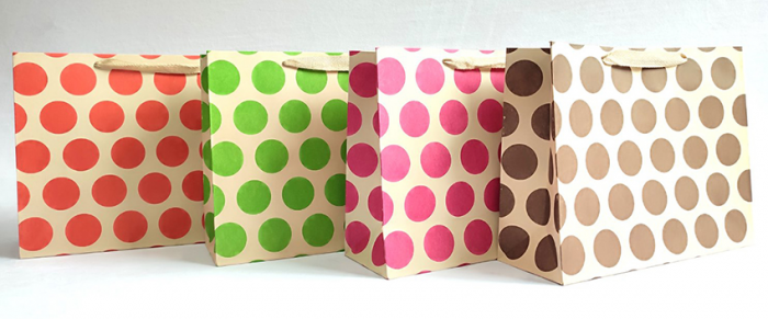 The package is 40*32*20 cm. paper Colored peas, 12 pcs. in a pack.