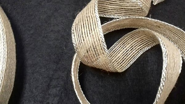 Jute ribbon 2.5 cm, with silver edges, 50 m per roll.