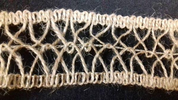 Jute tape 4 cm, natural, pattern, 50 m per roll.