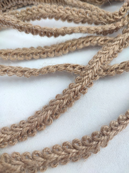 Jute ribbon 1 cm, natural woven, 50 m per roll.