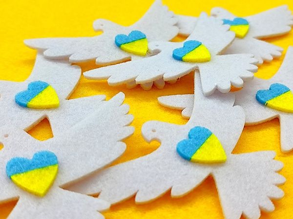 Decorative felt product Dove with a heart, 8 cm, 20 pcs in a pack.