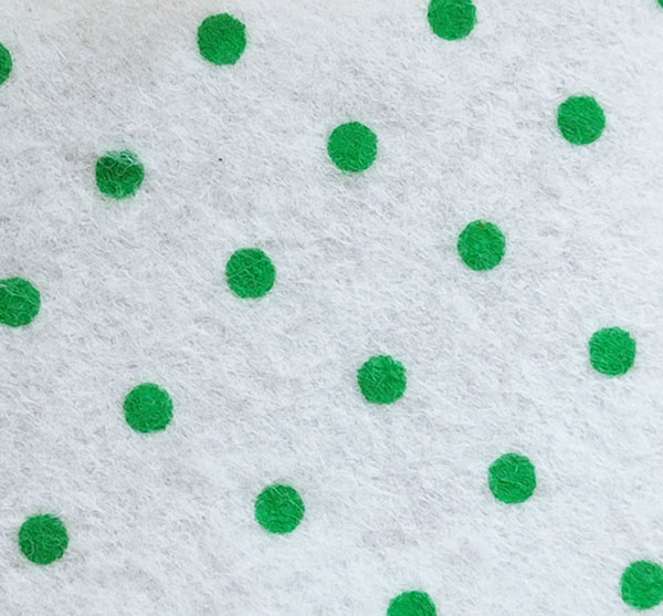 White felt with Green Peas print, 1 mm, w. 0.85 m (F31)