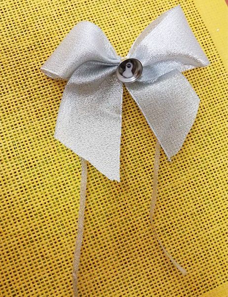Bow with a bell (sold only with a bag)
