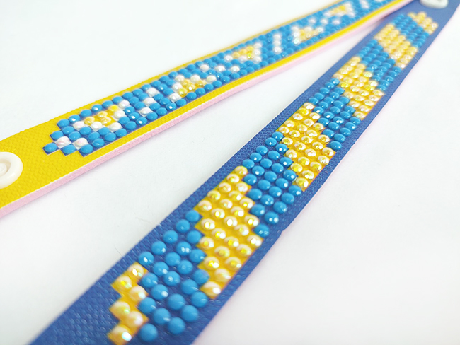Set with rhinestones Bracelets