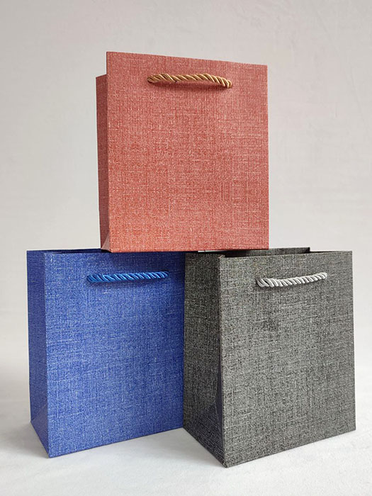Paper bag 13*15*7cm, single-color, stylish, 12 pcs per pack.