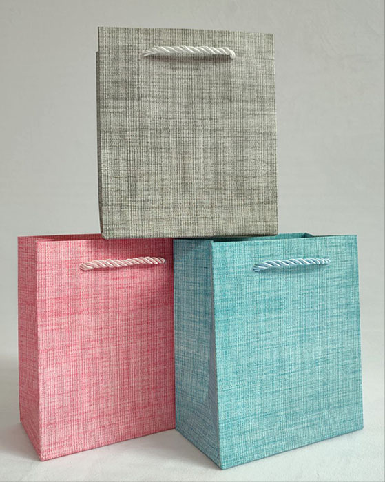 Paper package 13*15*7cm Single-color delicate, 12 pcs per pack.