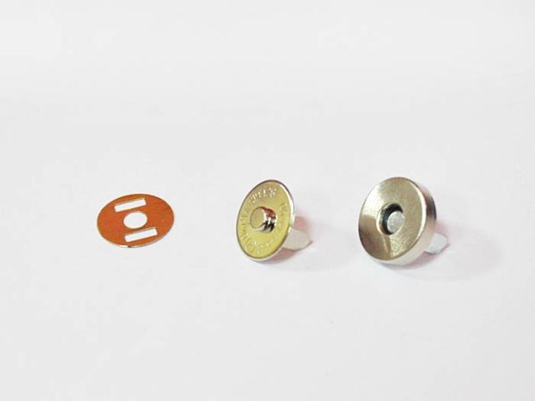 Magnetic clasps white