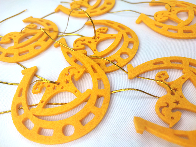Felt decoration Horseshoe 7 cm, 12 pcs per pack.