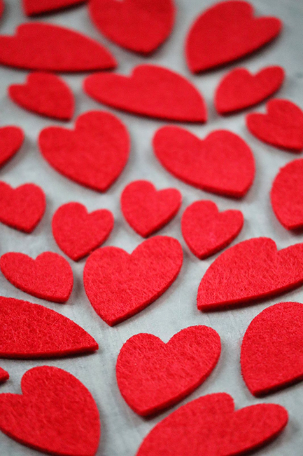Decorative felt product Victoria Heart, 3.5-5.5 cm, 50 pcs per pack
