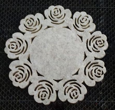 Napkin on the table Roses, 37.5 cm, beige melange