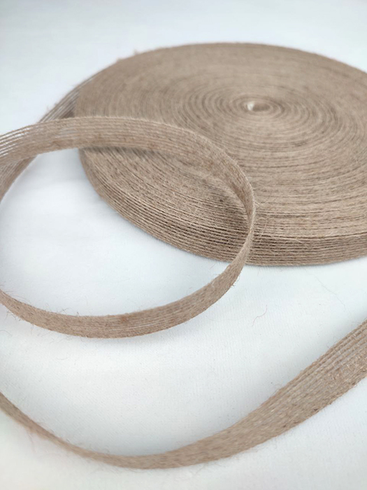 Jute ribbon 1.5 cm, natural, 50 m per roll.