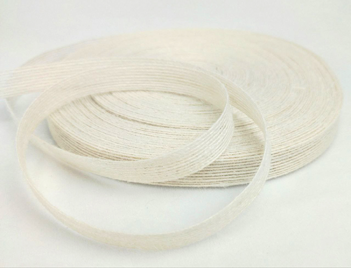 Jute ribbon 1.5 cm, white, 50 m per roll.