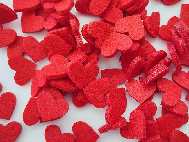 Decorative felt product Heart, 2 cm / 3mm, 100 pcs per pack